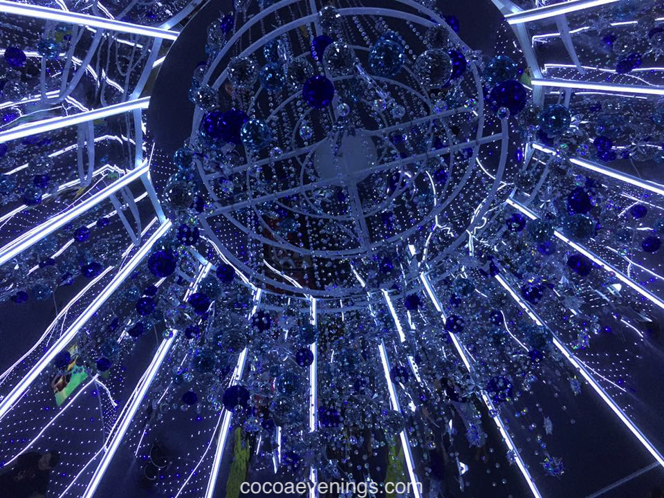 lights-under-swarovski-christmas-tree-ion-orchard-2015